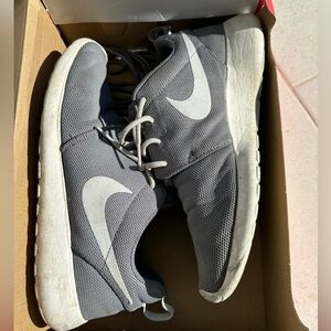 Nike Roshe sz 9.5/11